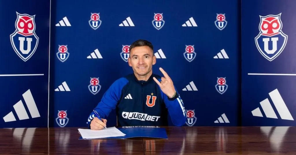 Charles Aránguiz fue oficializado en Universidad de Chile.