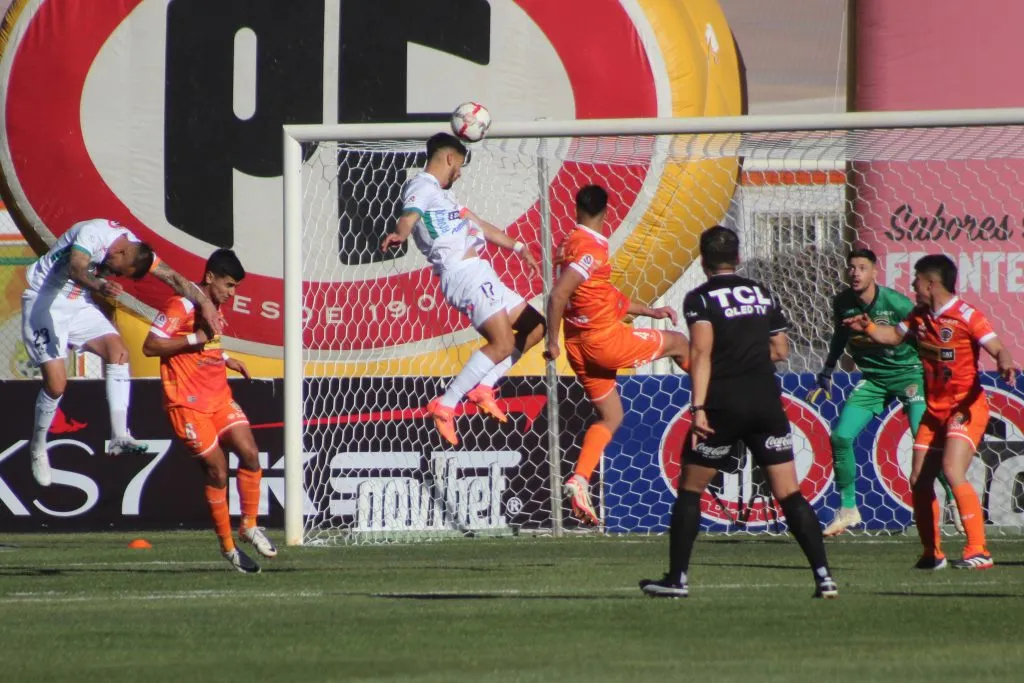 Cobresal venció a Cobreloa en El Salvador. (Foto: Photosport)