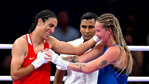 Imane Khelif aseguró el bronce en París 2024