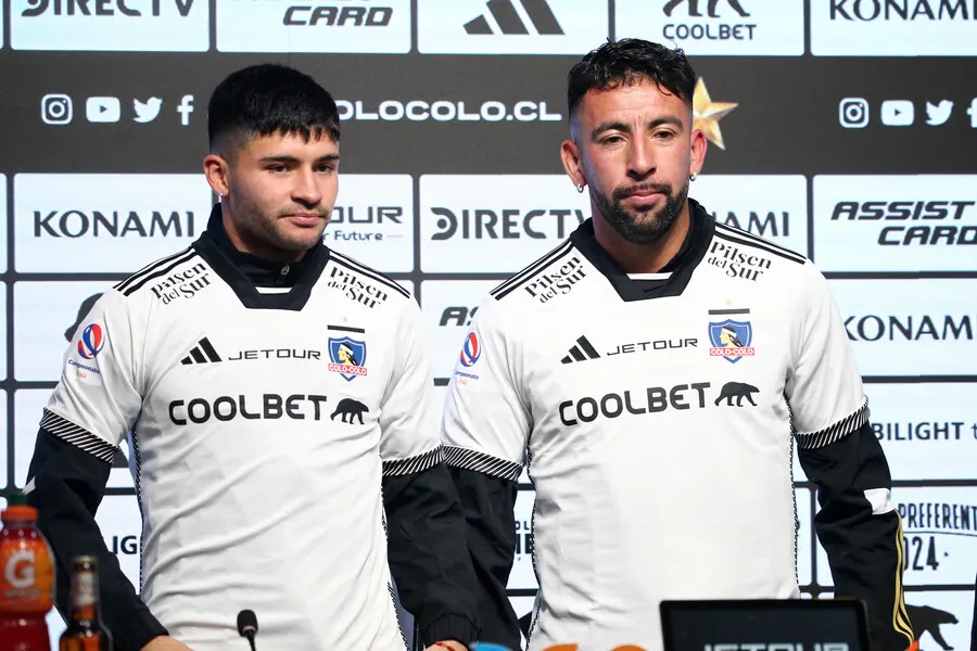 Riquelme fue presentado en Colo Colo junto a Mauricio Isla. | Foto: Photosport