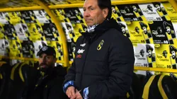 Fernando Díaz muestra su molestia con el arbitraje. (Foto: Photosport)