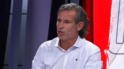 Poli se queda con Aránguiz sobre Isla.