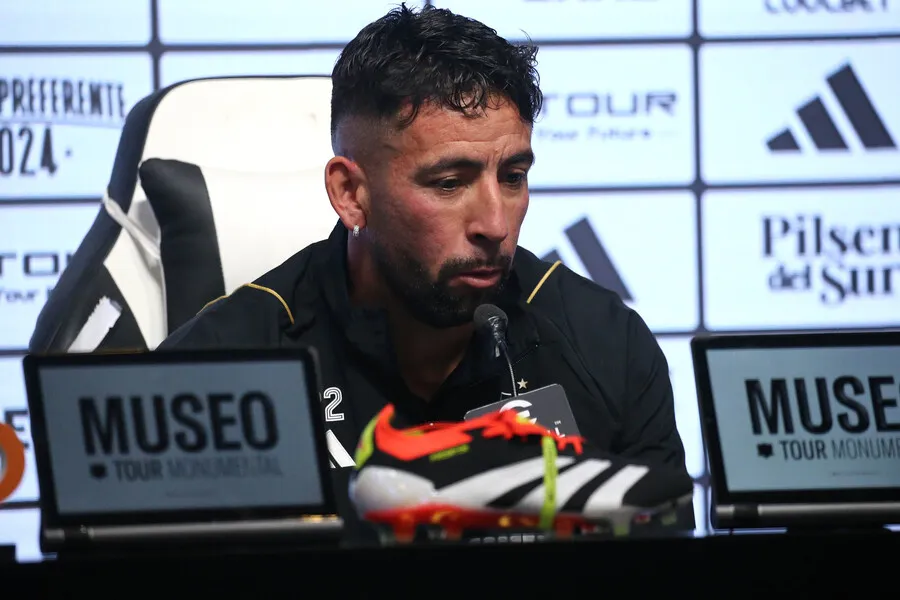 Isla fue presentado en Colo Colo. | Foto: Photosport