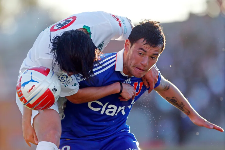 Aránguiz se viste de azul nuevamente. | Foto: Photosport