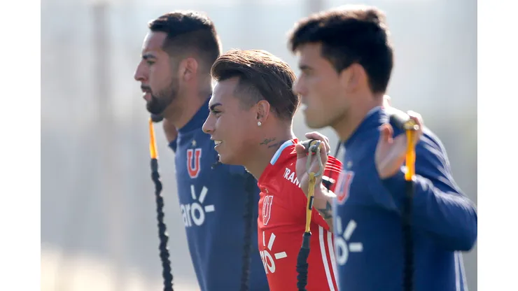 El gesto de Eduardo Vargas con el retorno de Charles Aránguiz.