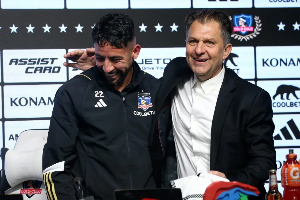 En la presentación se pudo ver que Mauricio Isla llevaba el número 22 en el buzo de Colo Colo. (Foto: Javier Salvo/Photosport)