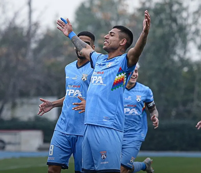 Bairon Monroy celebrando uno de sus goles con la camiseta de San Marcos de Arica | FOTO: Instagram