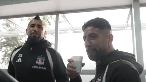 Arturo Vidal y Mauricio Isla se reencontraron en Colo Colo. (Foto: Captura)