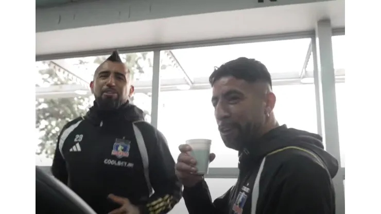 Arturo Vidal y Mauricio Isla se reencontraron en Colo Colo. (Foto: Captura)