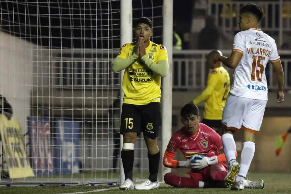 Dalcio Giovagnoli descartó a Javier Carreño (Foto: Photosport)