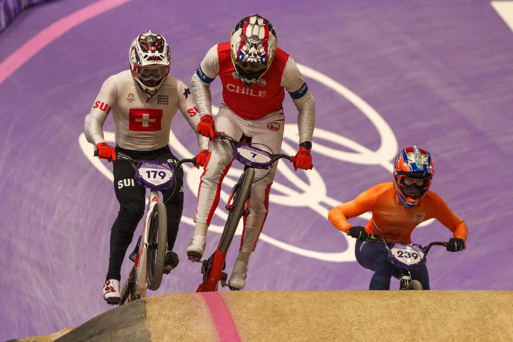 Mauricio Molina se ganó el cupo a semifinales en el BMX Racing de París 2024