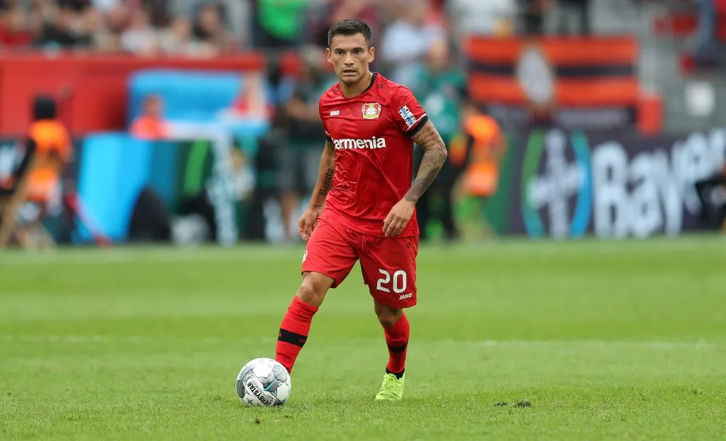 Charles Aránguiz llegó a portar la jineta de capitán en el Leverkusen | FOTO: Sportphoto/Phoyosport