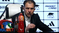 Aníbal Mosa en la presentación de Mauricio Isla y Cristián Riquelme. (Foto: Javier Salvo/Photosport)