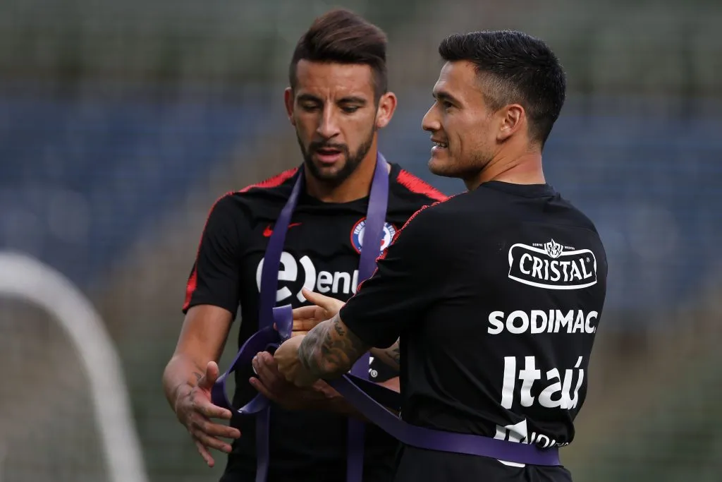Mauricio Isla reaccionó al arribo de Charles Aránguiz a Universidad de Chile.