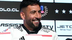 Mauricio Isla fue presentado este jueves en Colo Colo. (Foto: Photosport)