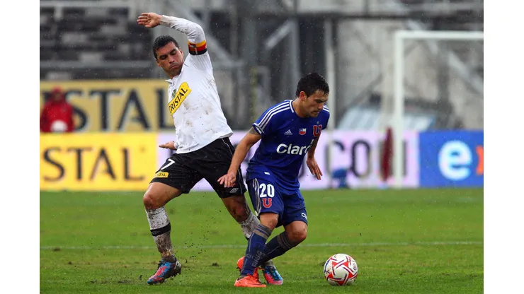 Charles Aránguiz no enfrentaría el Superclásico por Universidad de Chile.