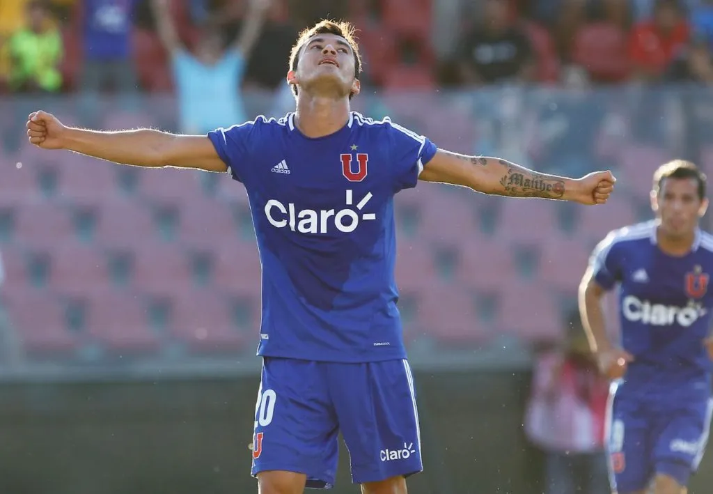 Aseguran que Charles Aránguiz retornará a Universidad de Chile con problemas físicos.