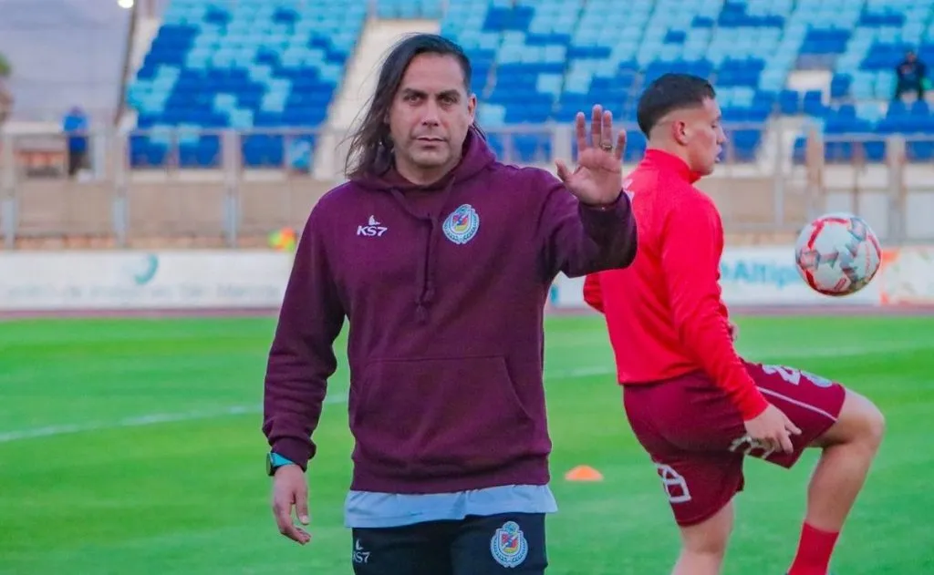 Arturo Sanhueza es el ayudante técnico de Erwin Durán en Deportes La Serena.