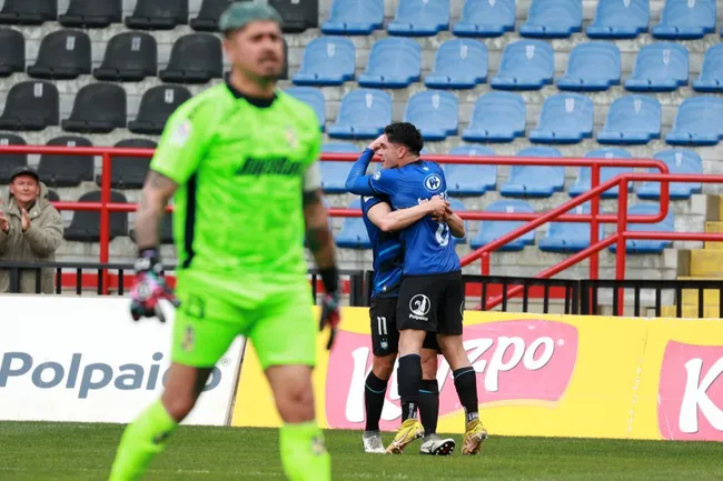 Huachipato derrotó a Coquimbo Unido.