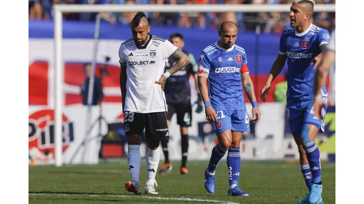 Futbol, Universidad de Chile vs Colo Colo. Fecha 19, Campeonato Nacional 2024. Los jugadores de Colo Colo y Universidad de Chile lamentan el empate en el partido de primera division disputado en el estadio Nacional en Santiago, Chile. 10/08/2024 Felipe Zanca/Photosport Football, Universidad de Chile vs Colo Colo. 19th turn, 2024 National Championship. Colo Colo's and Universidad de Chile players reacts after tie before the first division match held at the Nacional stadium in Santiago, Chile. 10/08/2024 Felipe Zanca/Photosport