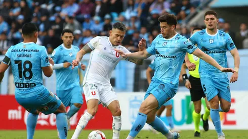 Futbol, Deportes Iquique vs Universidad de Chile. Fecha 26, Campeonato Nacional 2024. El jugador de Universidad de Chile Charles Aranguiz disputa el balon contra Carlos Rodriguez de Deportes Iquique durante el partido de primera division disputado en el estadio Tierra de Campeones de Iquique, Chile. 29/09/2024 Alex Diaz/Photosport Soccer, Deportes Iquique vs Universidad de Chile. Date 26, National Championship 2024. Universidad de Chile's player Charles Aranguiz disputes the ball against Carlos Rodriguez of Deportes Iquique during the first division match played at the Tierra de Campeones stadium in Iquique, Chile. 29/09/2024 Alex Diaz/Photosport