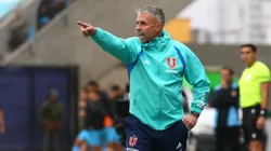 Gustavo Álvarez toma decisiones en Universidad de Chile.