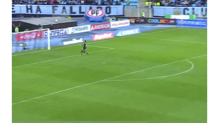 Gabriel Castellón estaba adelantado en el golazo de Joaquín Moya para Deportes iquique