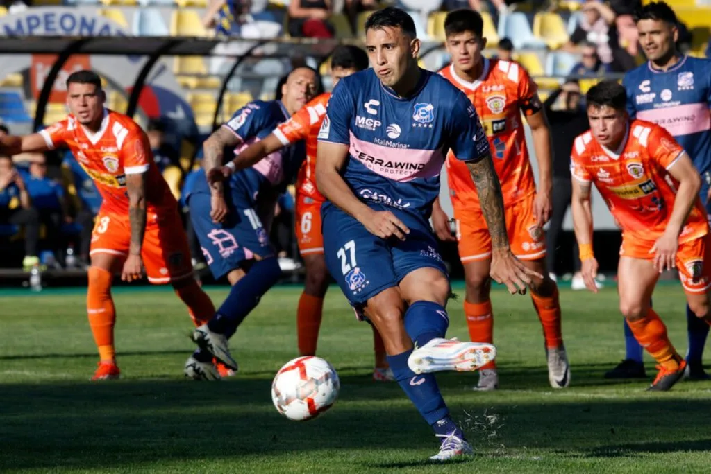 El disparo de Contreras para el uno a cero (Photosport)