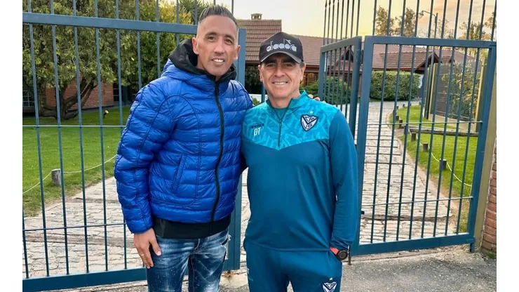 Gustavo Quinteros recibió la visita de Lucas Barrios en Argentina. (Foto: Lucas Barrios)