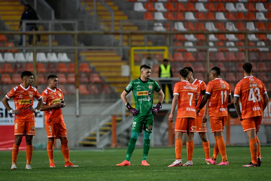 Cobreloa sufrió dolorosa caída ante Ñublense. | Foto: Photosport