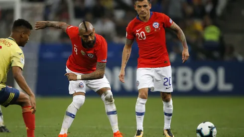 Jorge Valdivia pide a Arturo Vidal en La Roja. Dejó fuera a Charles Aránguiz.