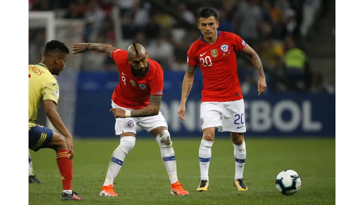 Jorge Valdivia pide a Arturo Vidal en La Roja. Dejó fuera a Charles Aránguiz.