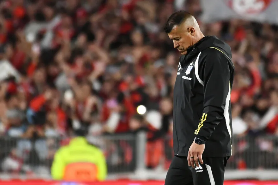 Borghi preocupado por Almirón. | Foto: Photosport