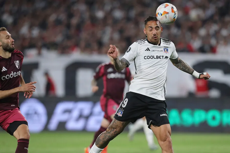 Javier Correa hizo un bajo partido ante River en Argentina. | Foto: Photosport