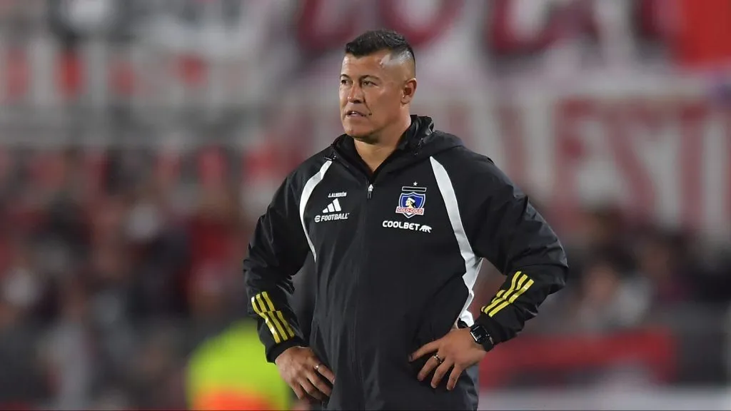 Jorge Almirón deberá enfocarse en el plano local pensando en sus objetivos internacionales para 2025 (Foto: Marcelo Endelli/Getty Images)