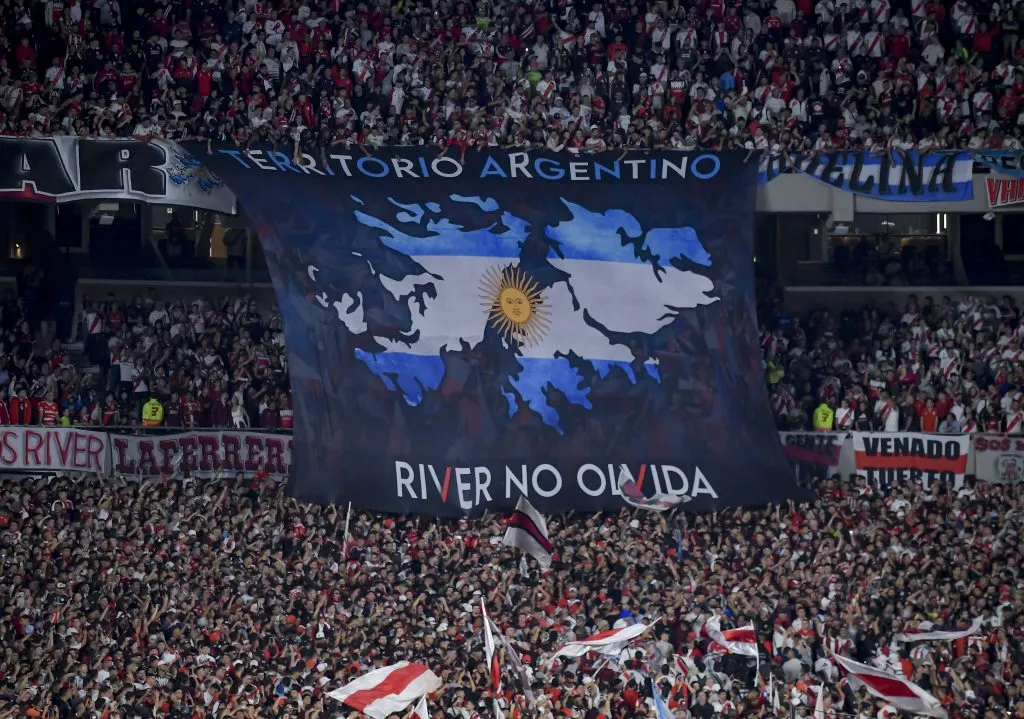 A River no le permiten telón de Malvinas.  (Foto de Marcelo Endelli/Getty Images)
