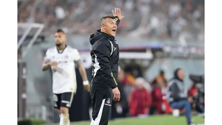 Colo Colo tomará importante medida sobre Jorge Almirón.