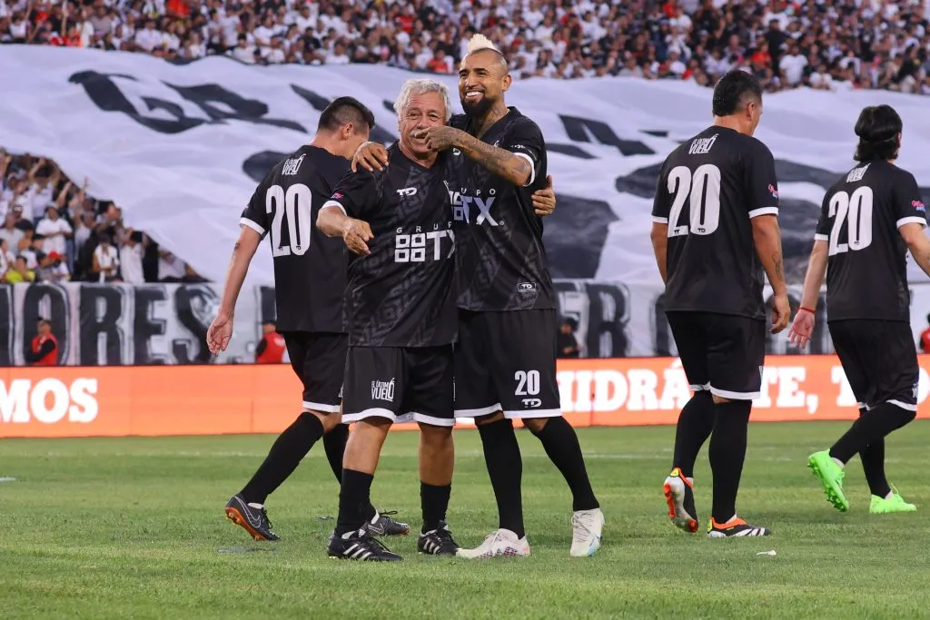 Carlos Caszely espera una victoria de Colo Colo ante River Plate. Llamó a Arturo Vidal a cuidarse del arbitraje.