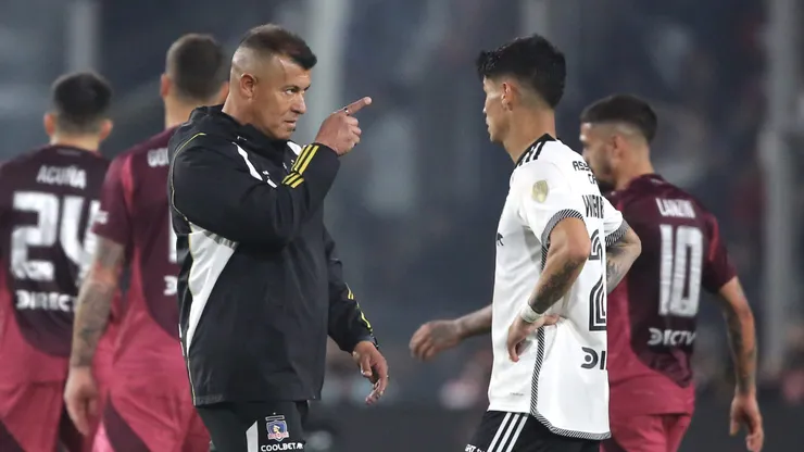 Jorge Almirón saca pecho con Colo Colo en Argentina. (Foto: Jonnathan Oyarzún/Photosport)