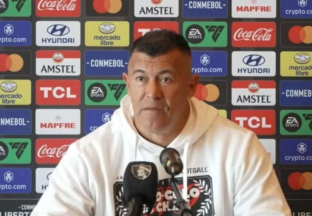 Jorge Almirón en la conferencia de prensa previo a la revancha entre Colo Colo y River Plate. (Foto: Captura)