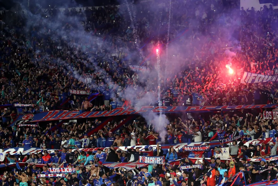 ¡Calma, azules! Podrán alentar al equipo en el Estadio Nacional (Photosport)