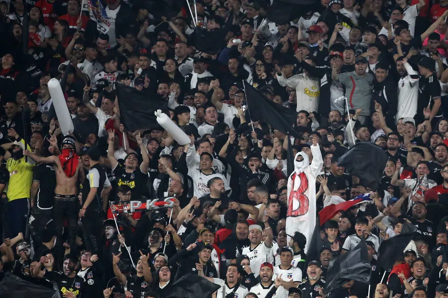 Los hinchas albos no están permitidos en Argentina para este partido. | Foto: Photosport