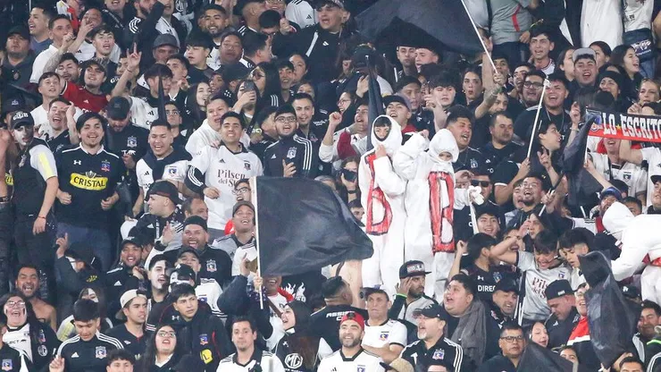 Larga presencia de hinchas albos en Buenos Aires.
