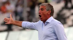 Labruna miró atento el Colo Colo vs. River Plate.