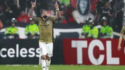 Arturo Vidal se enciende en la previa al Colo Colo vs River (Foto: Daniel Apuy/Photosport)