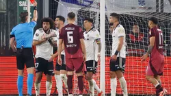 Raphael Claus tomó la decisión de expulsar a Maximiliano Falcón. (Foto: Photosport)