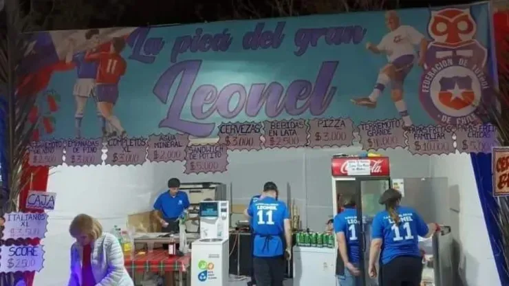 Esta es la fonda en honor a Leonel Sánchez. (Foto: Redgol).