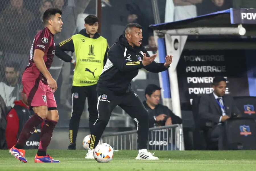 Almirón tuvo palabras para el partido ante River | FOTO: Photosport