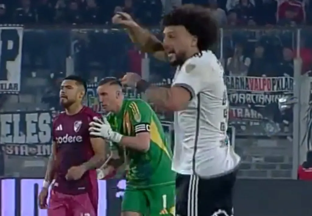 La peculiar reacción de Maximiliano Falcón contra Paulo Díaz.