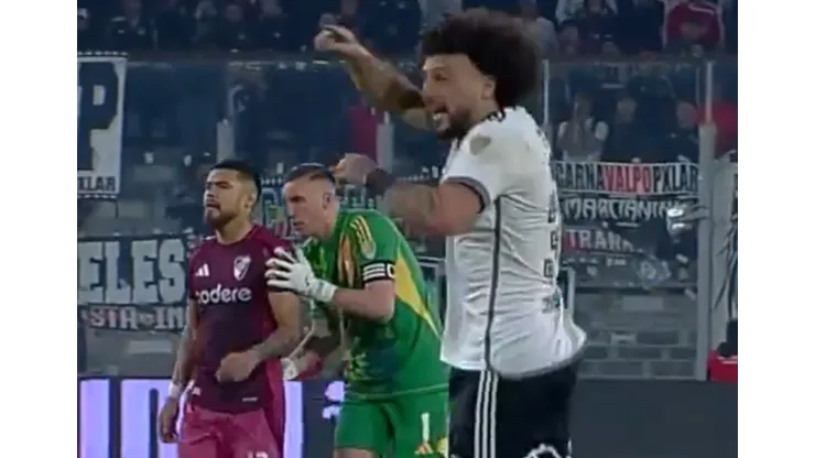 La peculiar reacción de Maximiliano Falcón contra Paulo Díaz.